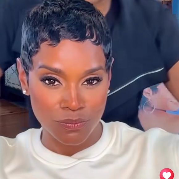 Meet your Posher, April - Picture 2 of 8